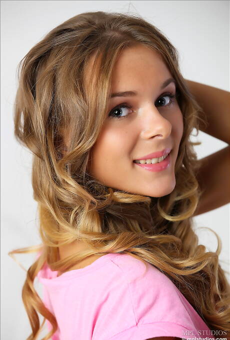 MPL Studios offers xxx pic gallery with Karissa demonstrating nice body